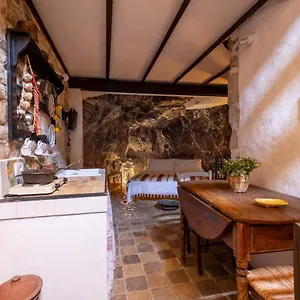 Appartamento Si-moutique, Le Case-grotte Degli Avi 2